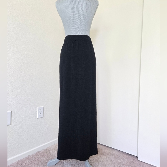 St. John Evening Santana Knit Long Maxi Skirt in Black 21" Side Slit Size 10 - Picture 4 of 16